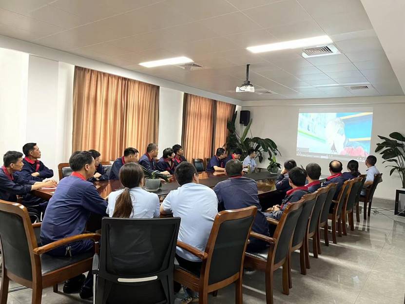 �ֹ���˾��ְ֯��ԢĿ��ʾ����Ƭ