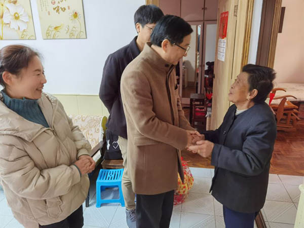 ��˾��ί��չ�߷�ο������