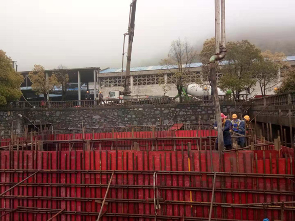 AG¹ó±ö»á¡¤(Öйú)¼¯ÍÅÐÂÊÖÒÕ»·±£Ë®³ØË¢Ð¹¤³ÌÕýÔÚÊ©¹¤ AG¹ó±ö»á¡¤(Öйú)¼¯ÍÅÐÂÊÖÒÕ»·±£Ë®³ØË¢Ð¹¤³ÌÕýÔÚÊ©¹¤