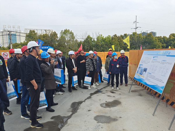 ��������ҵ�λ��Ħͭ��������Ŀ