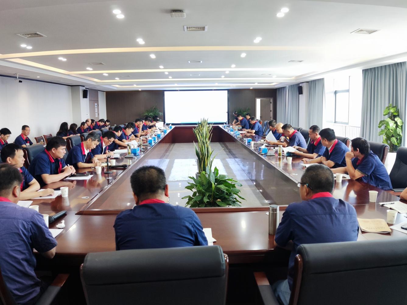 ��˾�ٿ�8�·��徲��������ְҵ������������